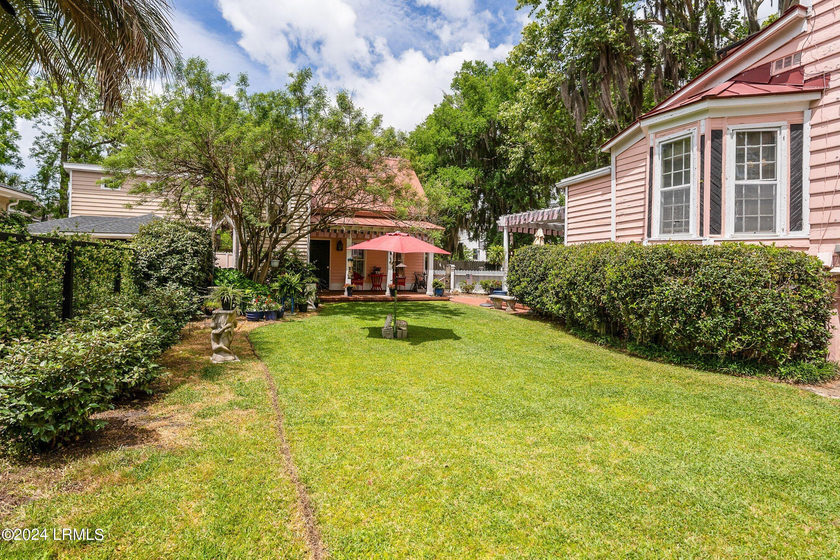 414 New Street Beaufort, SC 29902 - Photo 5 of 27 New St Side yard