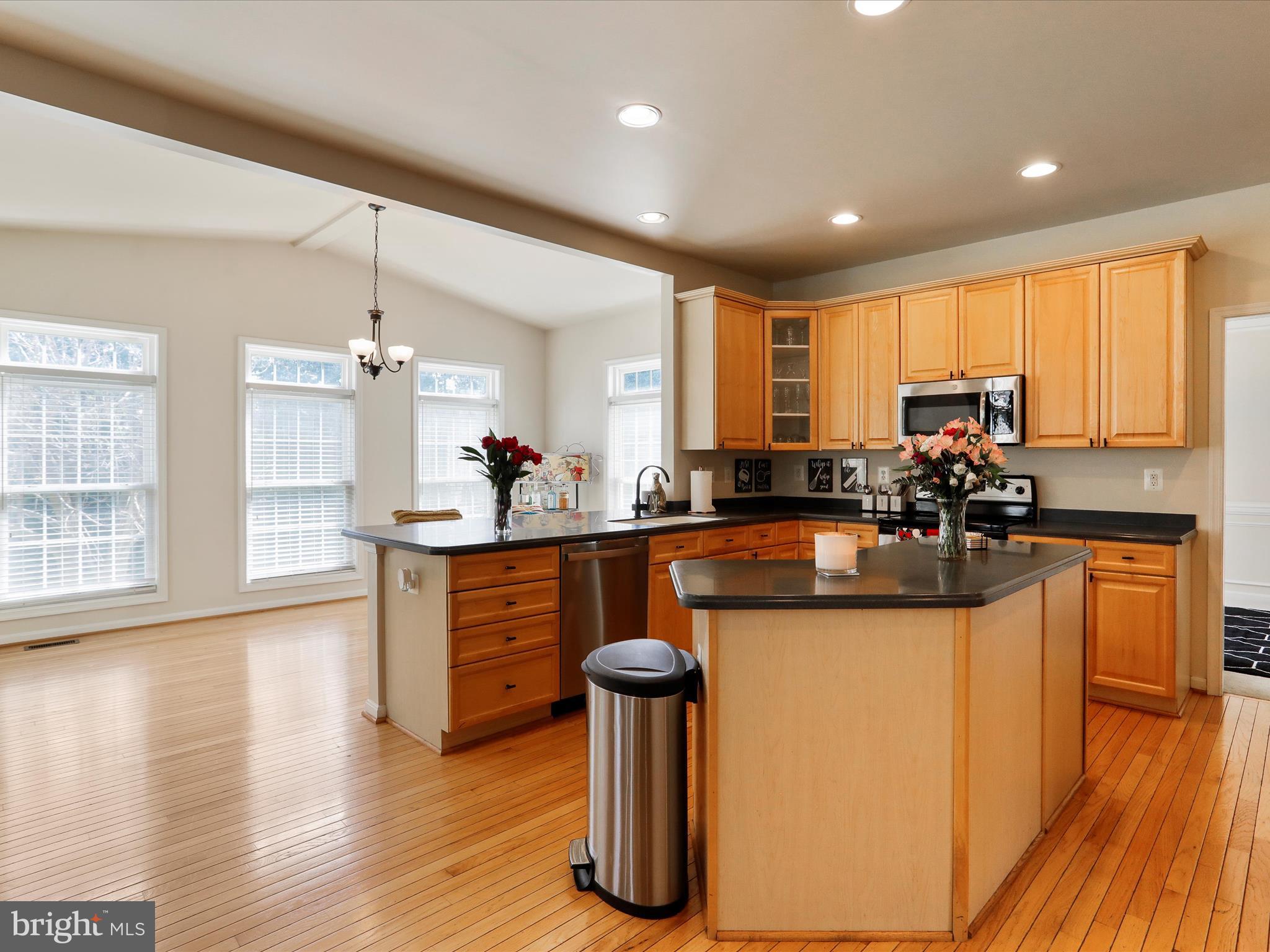 306 Landis Road Hagerstown, MD 21740 - Photo 17 of 53 Large morning room off the kitchen for relaxation