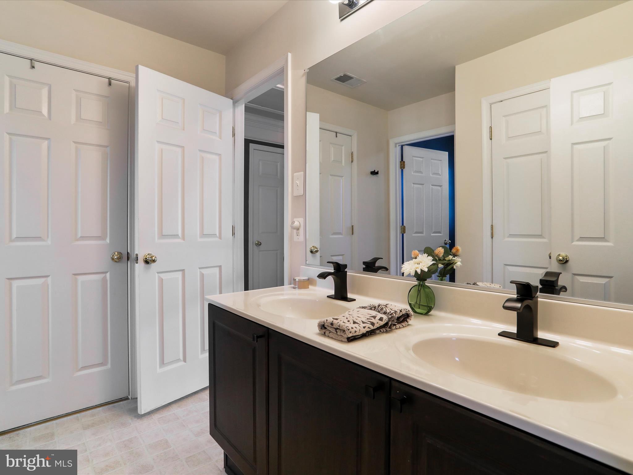 306 Landis Road Hagerstown, MD 21740 - Photo 34 of 53 Main second floor bathroom