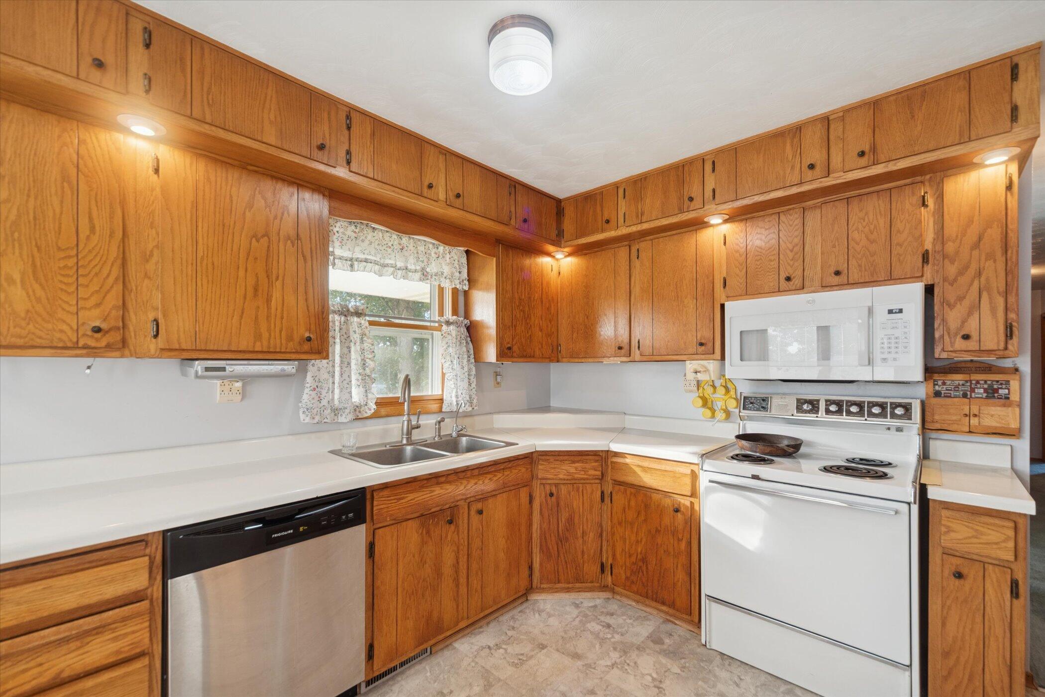 1140 Covert Road Leslie, MI 49251 - Photo 12 of 65 12-1140-Covert-Rd-WindowStill