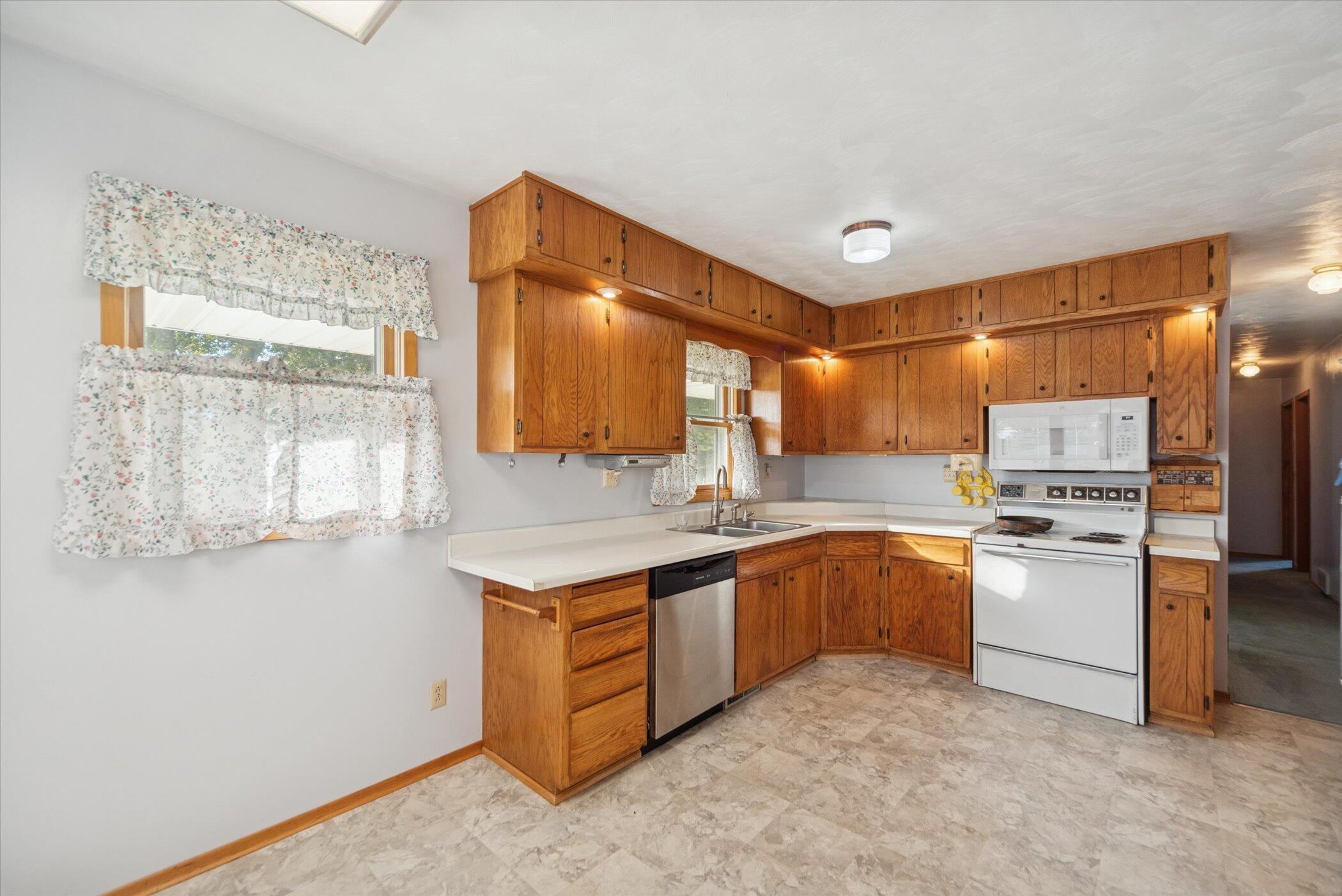 1140 Covert Road Leslie, MI 49251 - Photo 10 of 65 10-1140-Covert-Rd-WindowStill