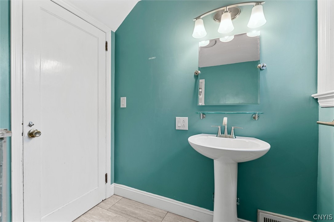 43 State Street Vernon, NY 13421 - Photo 15 of 45