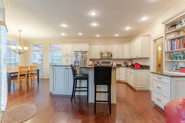 $664,900 | 8200 Clearview Drive, Newburgh, IN 47630