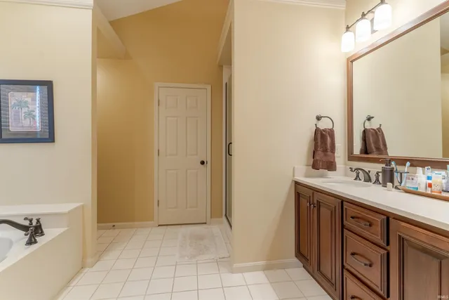 $664,900 | 8200 Clearview Drive, Newburgh, IN 47630