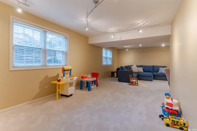 $664,900 | 8200 Clearview Drive, Newburgh, IN 47630