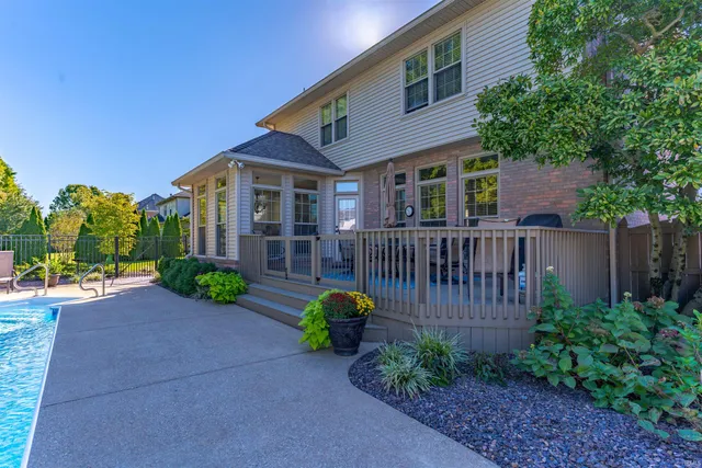 $664,900 | 8200 Clearview Drive, Newburgh, IN 47630