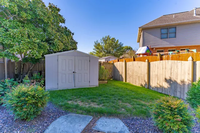 $664,900 | 8200 Clearview Drive, Newburgh, IN 47630