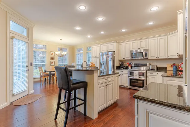 $664,900 | 8200 Clearview Drive, Newburgh, IN 47630