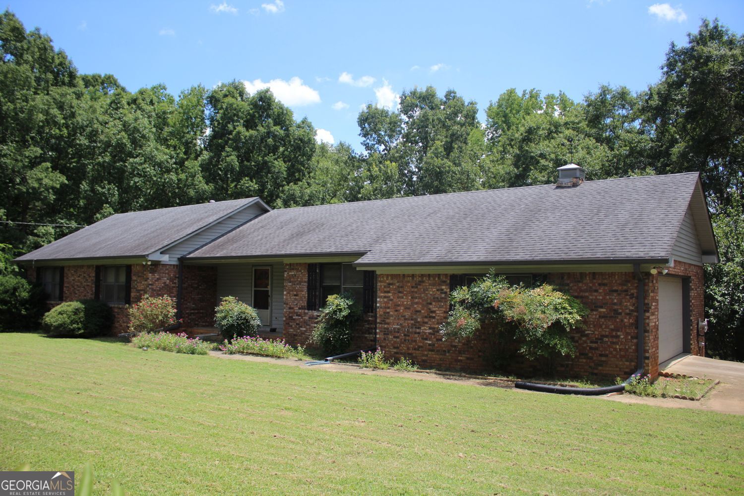 255 Barnett Road Hampton, GA 30228 - Photo 5 of 42 a front view of a house with garden