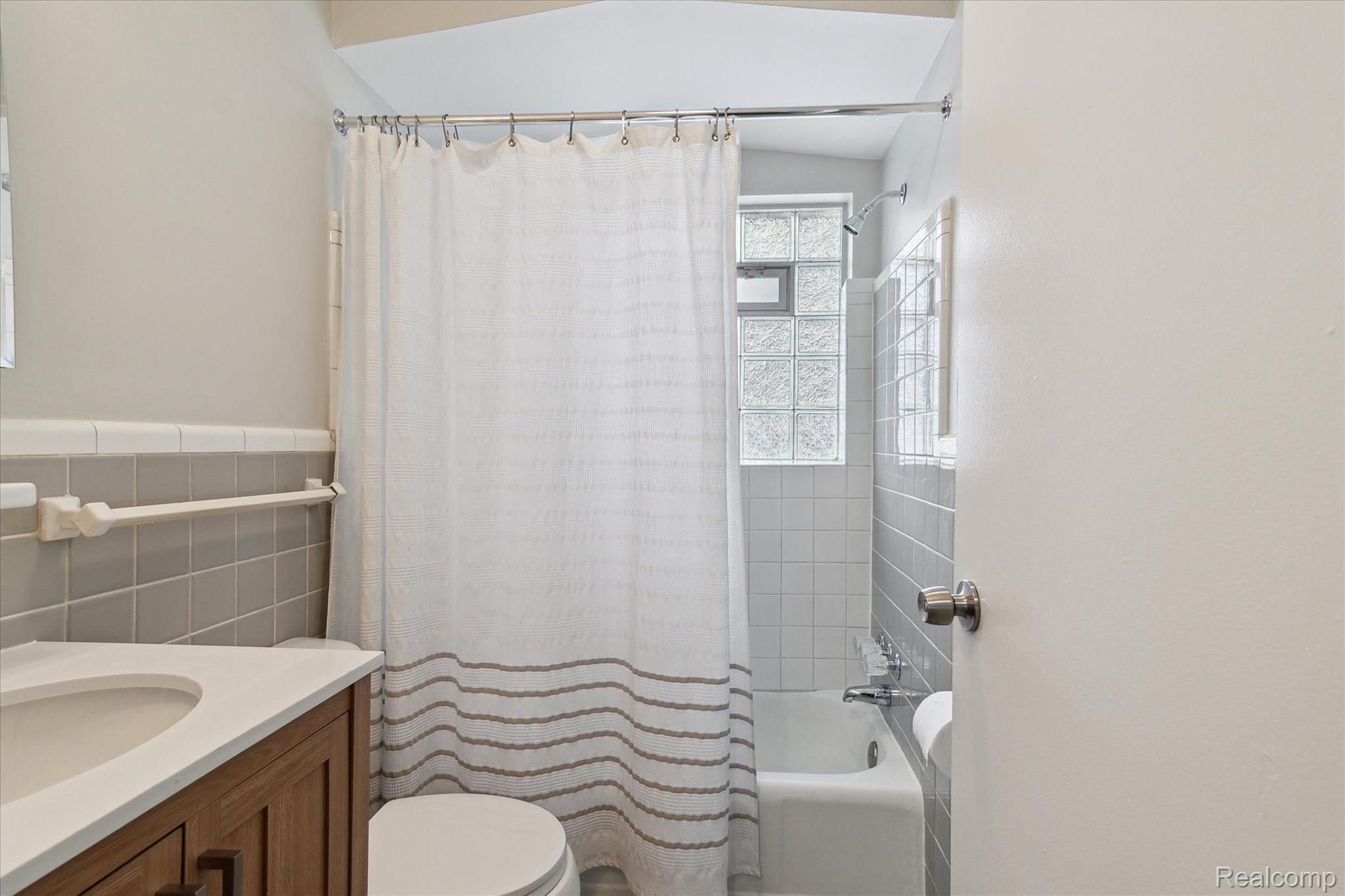9904 Farmington Road Livonia, MI 48150 - Photo 15 of 29