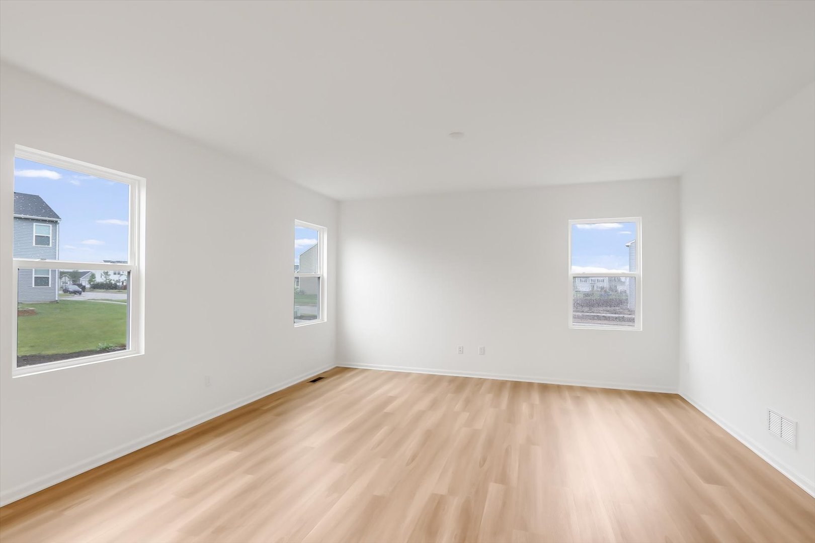 468 Endicott Road South Elgin, IL 60177 - Photo 14 of 32 an empty room with a window