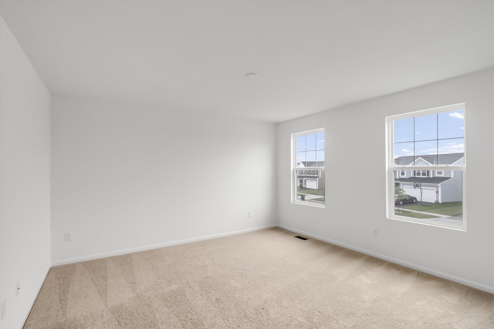 468 Endicott Road South Elgin, IL 60177 - Photo 18 of 32 an empty room with windows