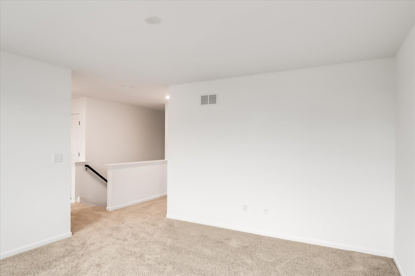 468 Endicott Road South Elgin, IL 60177 - Photo 19 of 32 a view of an empty room