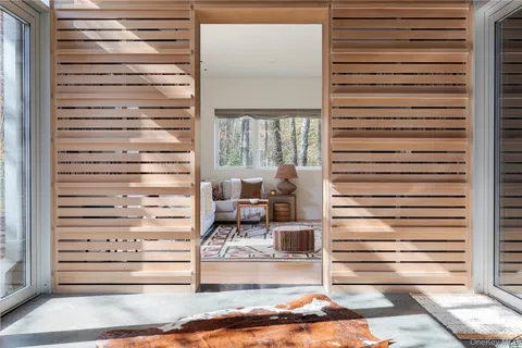 a view of entryway with couch