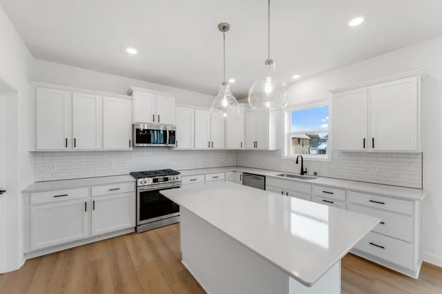 $597,975 | 7544 Lower 42nd Street North, St. Paul, MN 55128