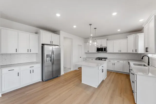 $597,975 | 7544 Lower 42nd Street North, St. Paul, MN 55128