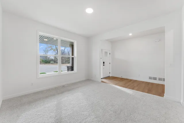 $597,975 | 7544 Lower 42nd Street North, St. Paul, MN 55128