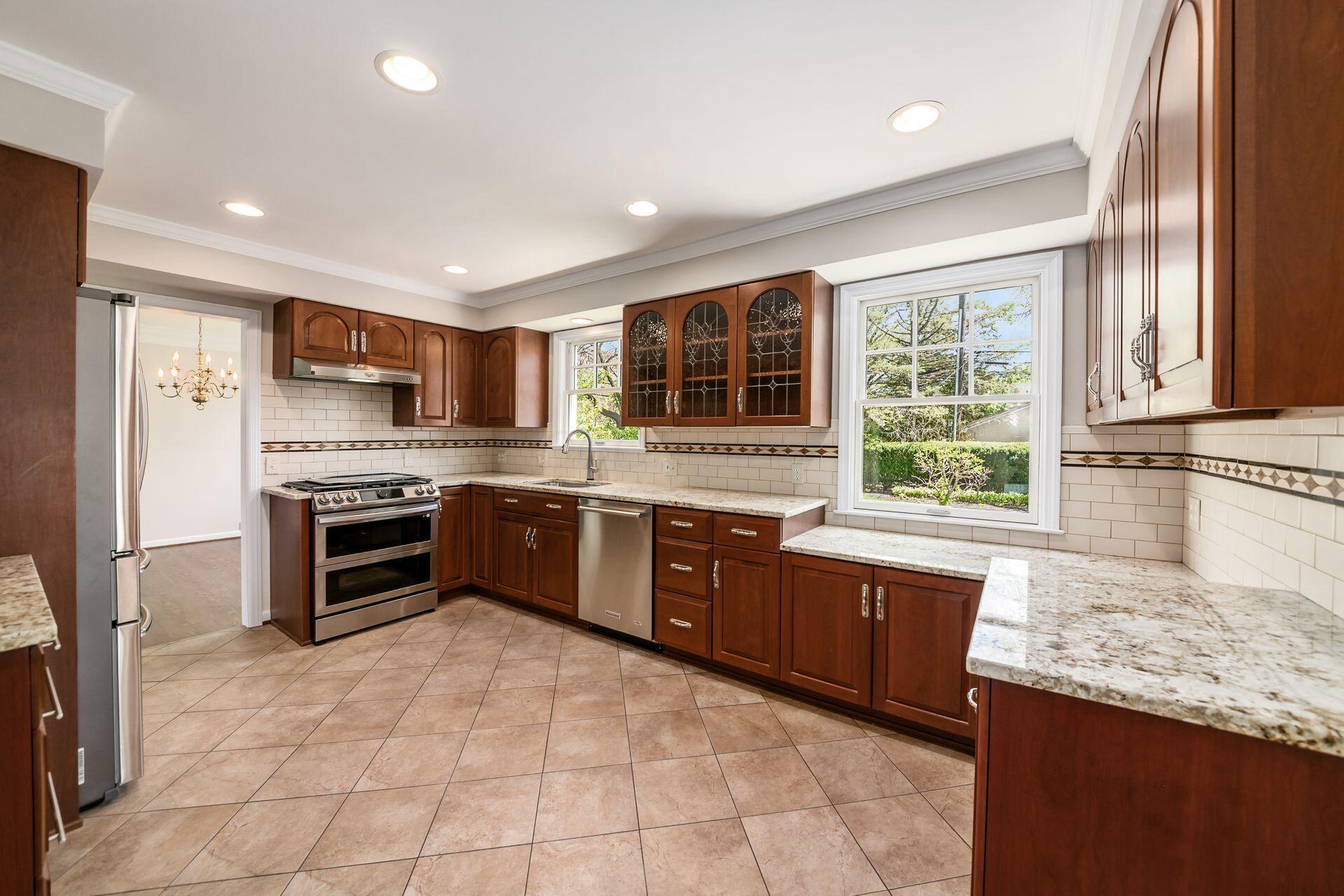 2014 Edgemont Road North Upper Arlington, OH 43212 - Photo 18 of 55 Kitchen