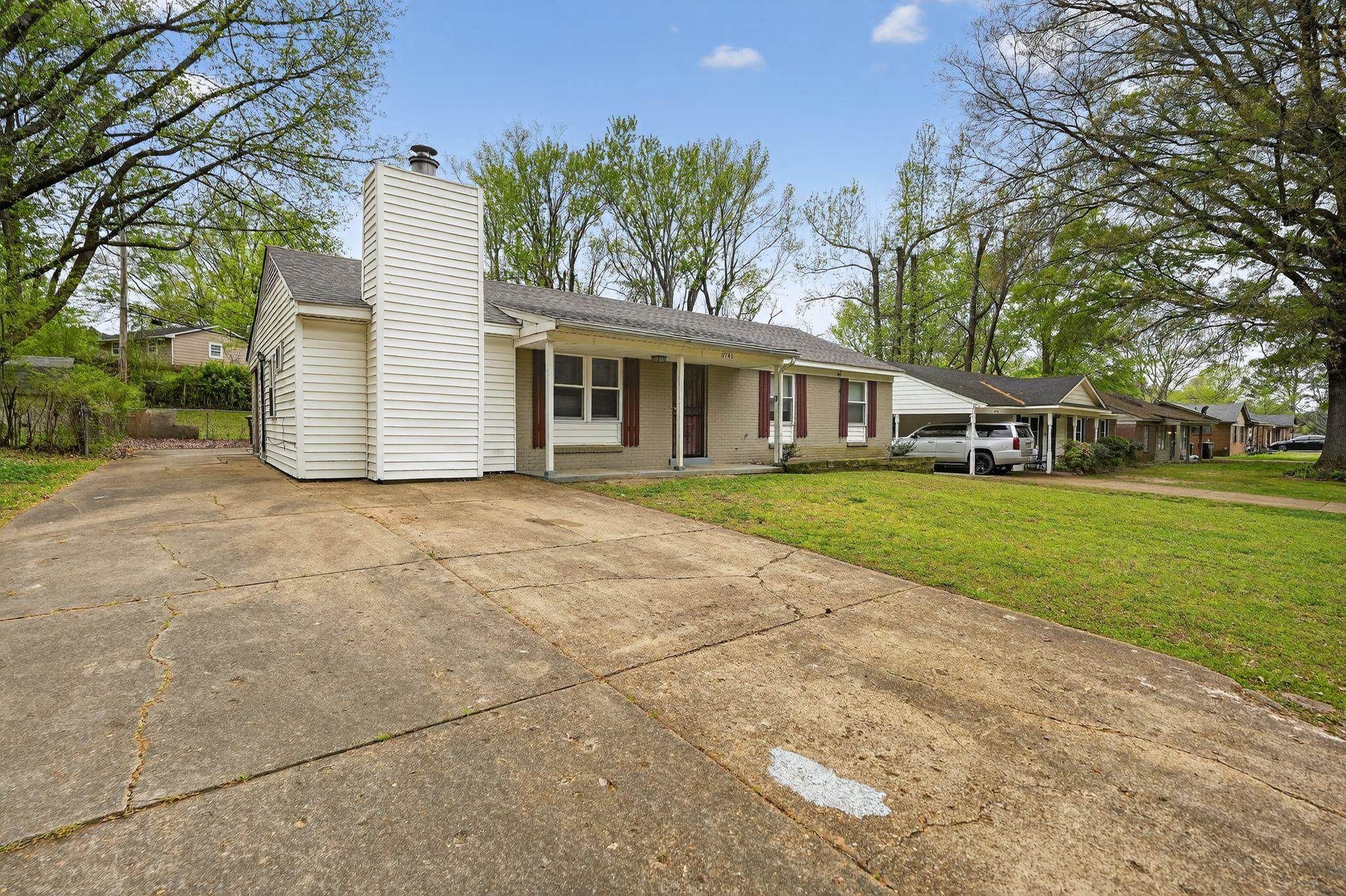 3741 Ridgemont Road Memphis, TN 38128 - Photo 2 of 32 Single story home featuring a chimney, a porch, concrete driveway, and a front yard