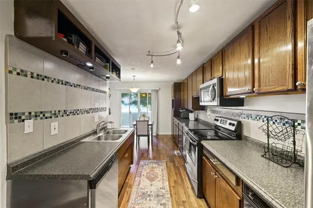 $200,000 | 6521 West 49th Street, Mission, KS 66202