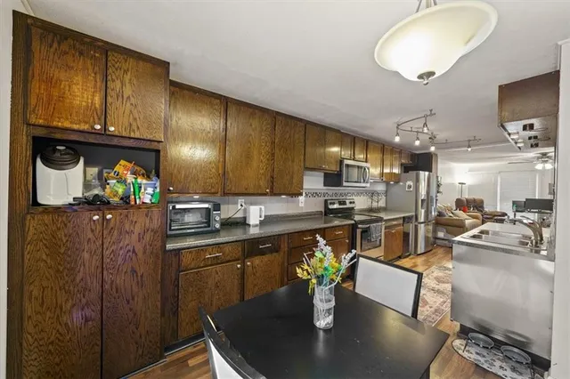 $200,000 | 6521 West 49th Street, Mission, KS 66202