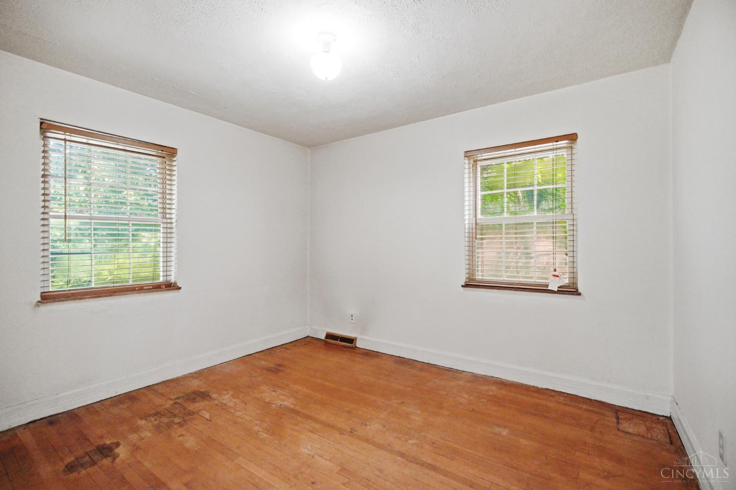 5251 Relluk Drive Cincinnati, OH 45238 - Photo 10 of 41