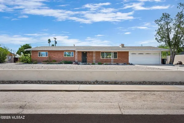 $2,600 | 4312 East Bryn Mawr Road, Tucson, AZ 85711