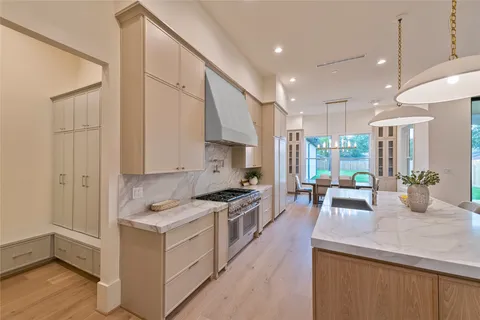 $2,199,000 | 1322 Candlelight Lane, Houston, TX 77018