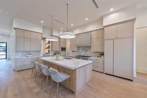 $2,199,000 | 1322 Candlelight Lane, Houston, TX 77018