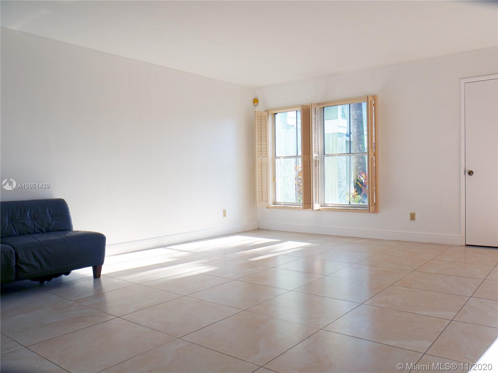 4709 Grapevine Way Davie, FL 33331 - Photo 14 of 41 Living room.