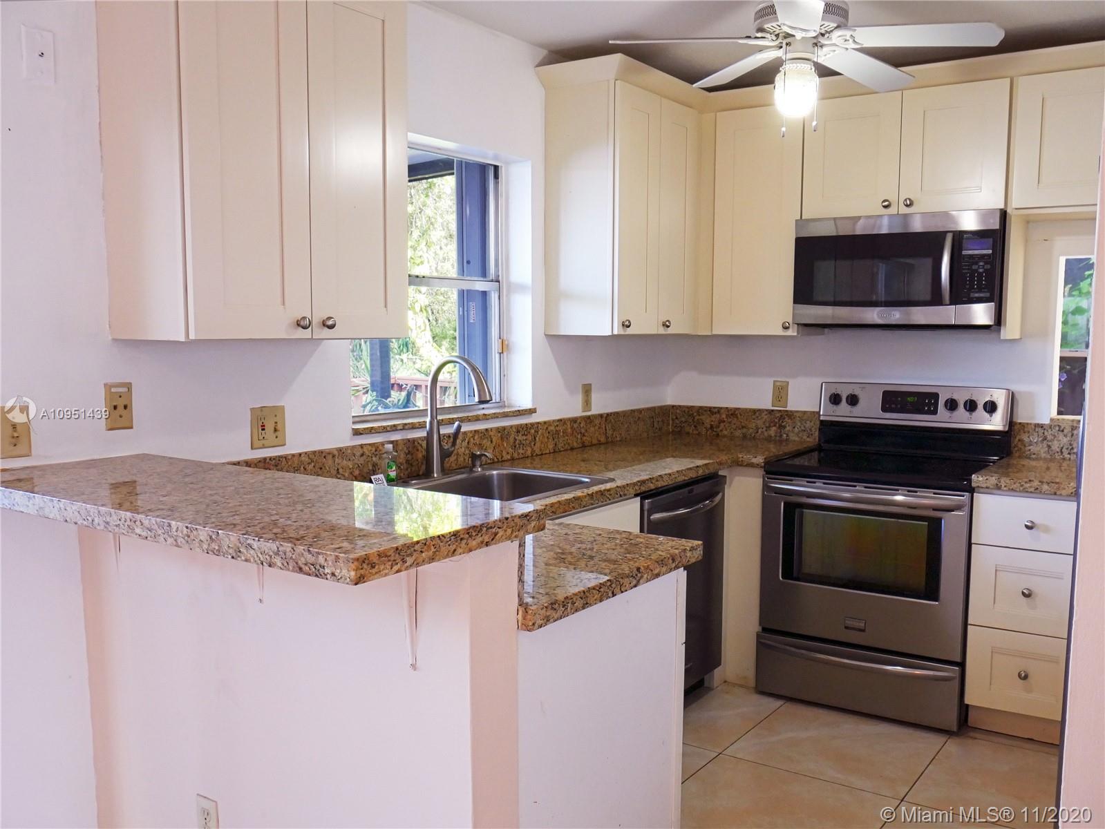 4709 Grapevine Way Davie, FL 33331 - Photo 18 of 41