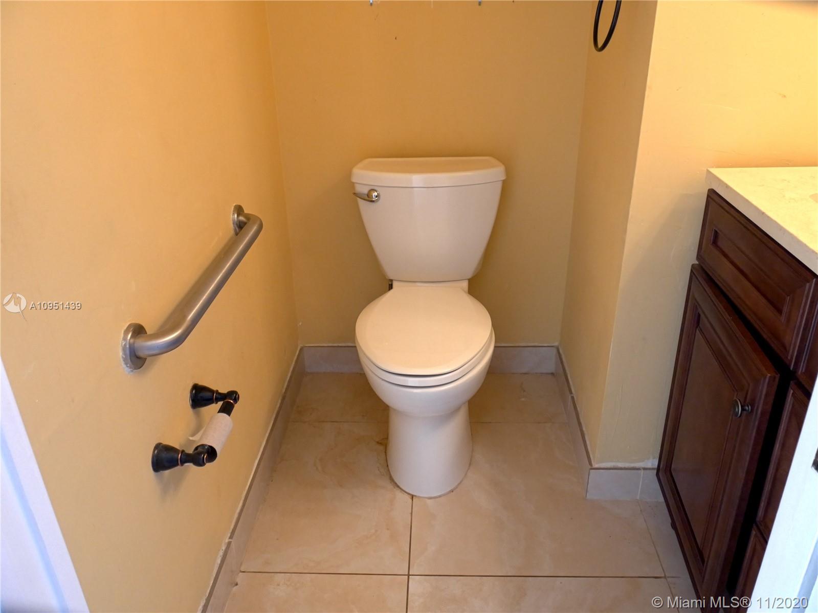 4709 Grapevine Way Davie, FL 33331 - Photo 22 of 41 Remodeled downstairs half bathroom/
