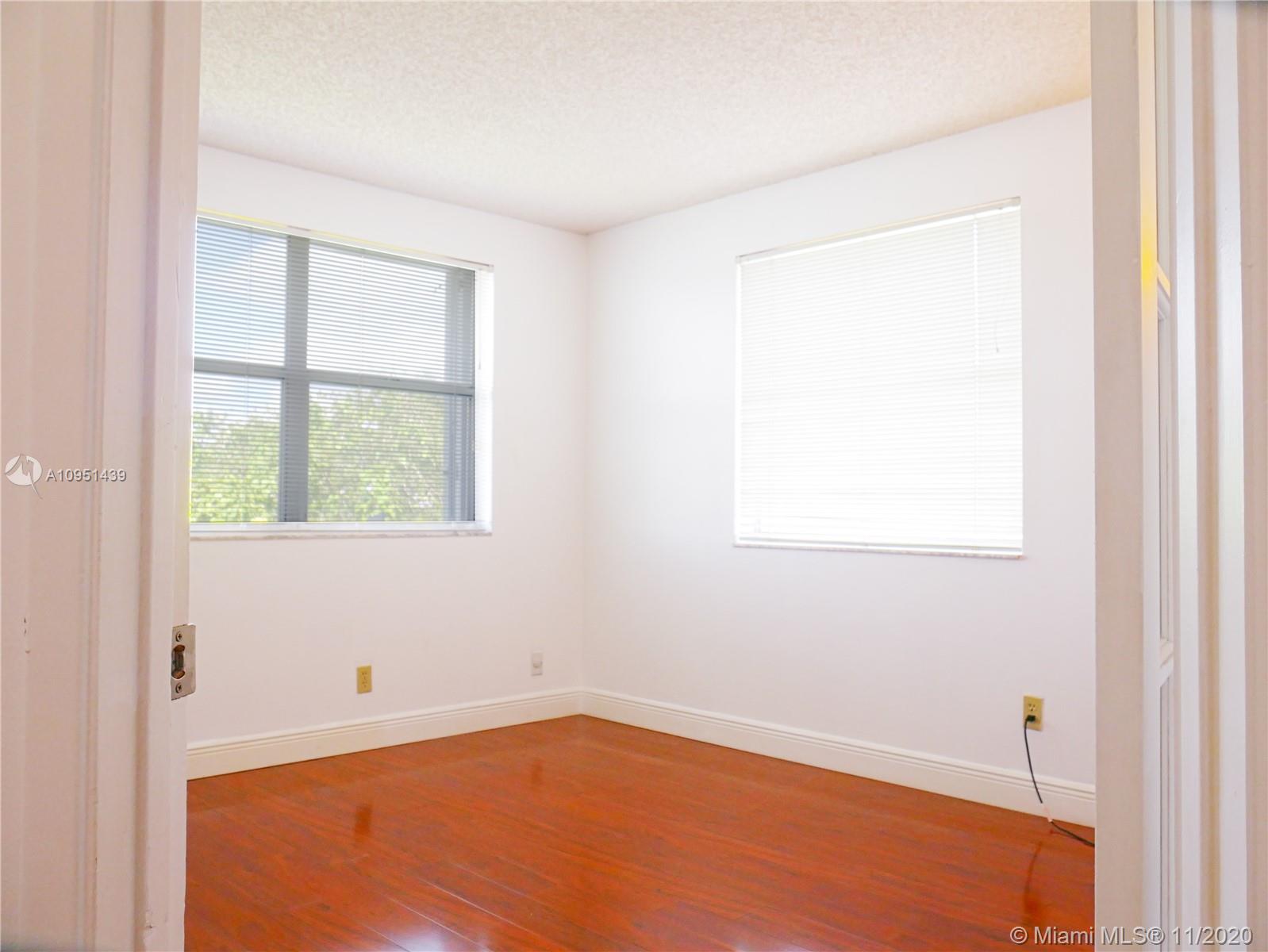 4709 Grapevine Way Davie, FL 33331 - Photo 31 of 41 Second bedroom / office that overlooks the lake.