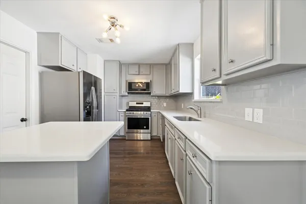 $2,400 | 4404 Vivian Street, Bellaire, TX 77401