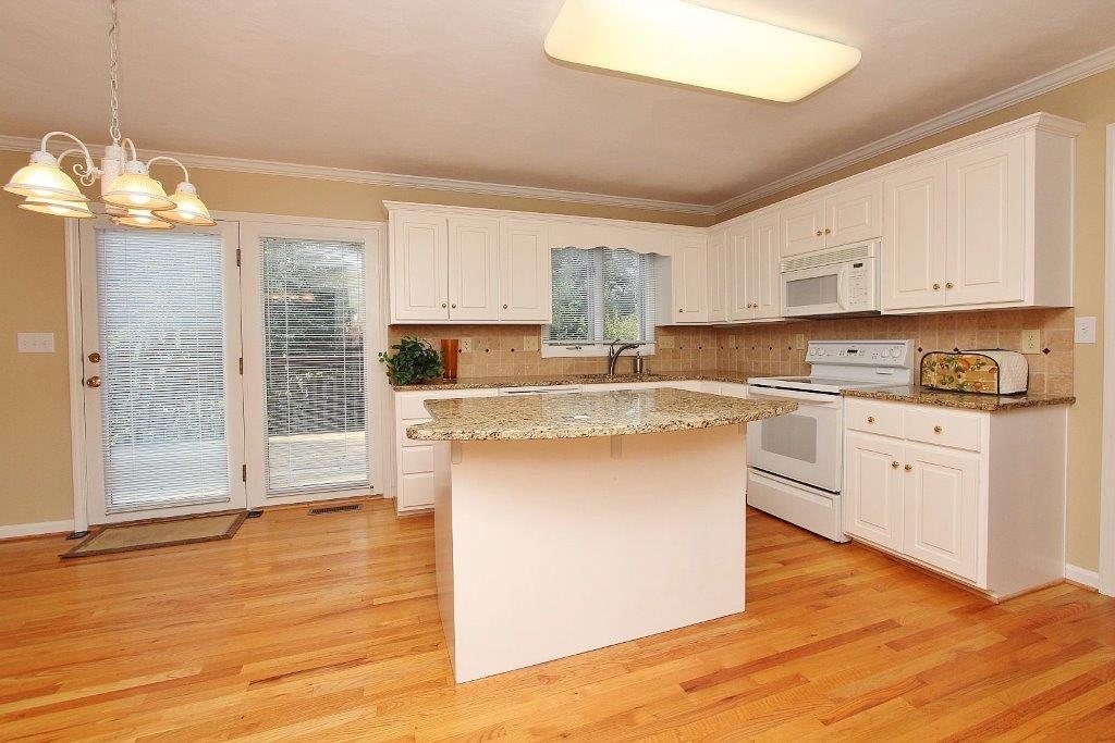 1929 Springmill Road Salem, VA 24153 - Photo 11 of 51 img_9675