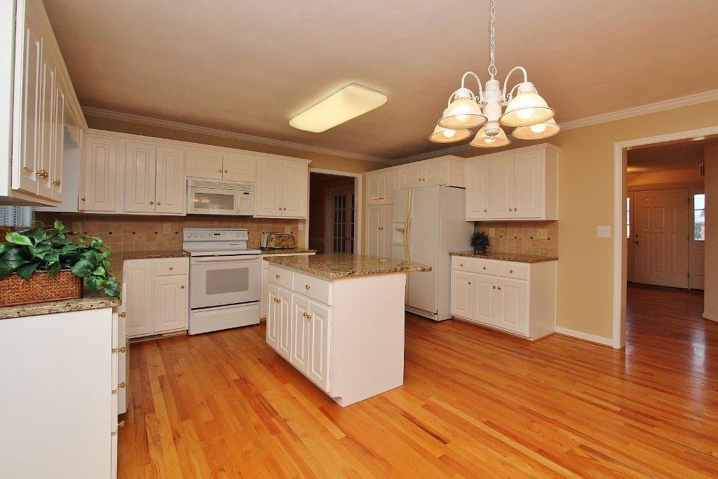 1929 Springmill Road Salem, VA 24153 - Photo 12 of 51 img_9678