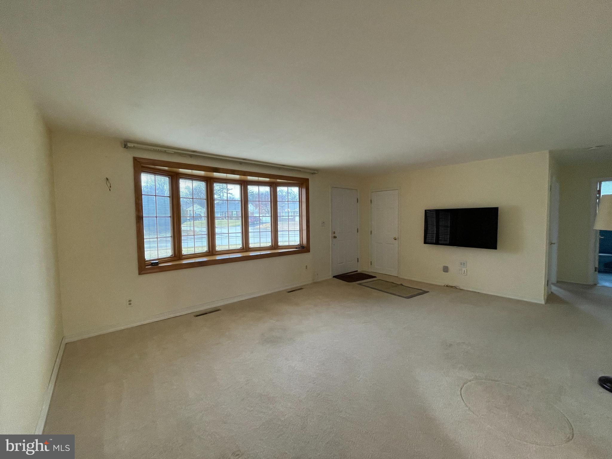 2973 Goentner Road Willow Grove, PA 19090 - Photo 3 of 25 Living Room