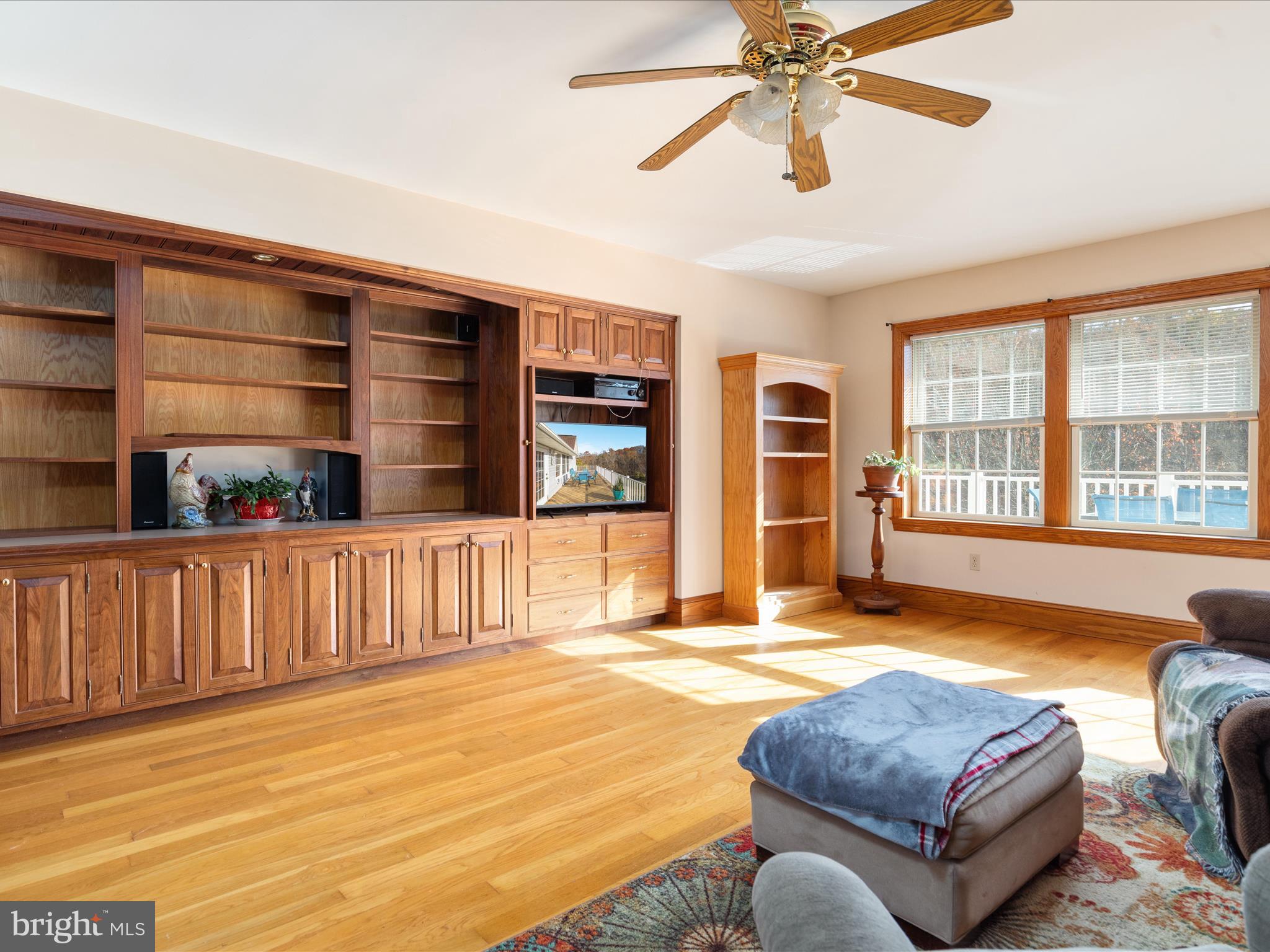 1525 Hollow Road Gore, VA 22637 - Photo 7 of 97 Living Room