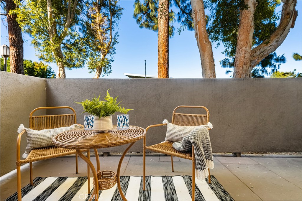 2800 Keller Drive, Unit 252 Tustin, CA 92782 - Photo 18 of 44 a patio with table and chairs and potted plants