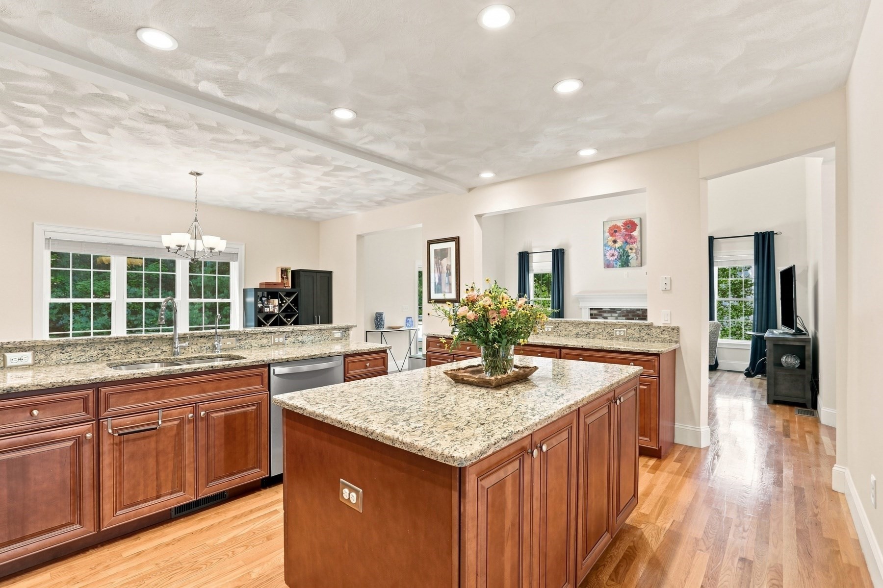 9 Forbes Road Hudson, MA 01749 - Photo 10 of 31 Gallery Image 10