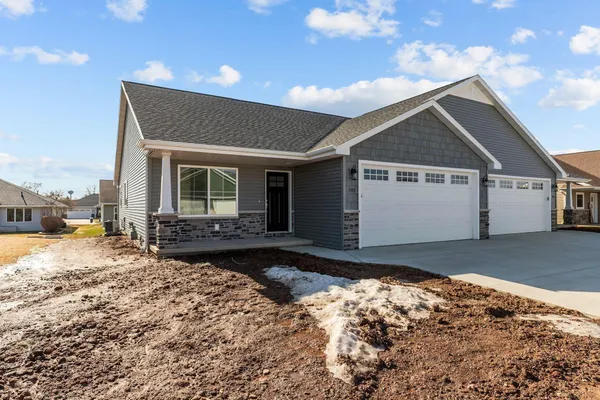 $369,900 | 505 Founders Way, Little Chute, WI 54140
