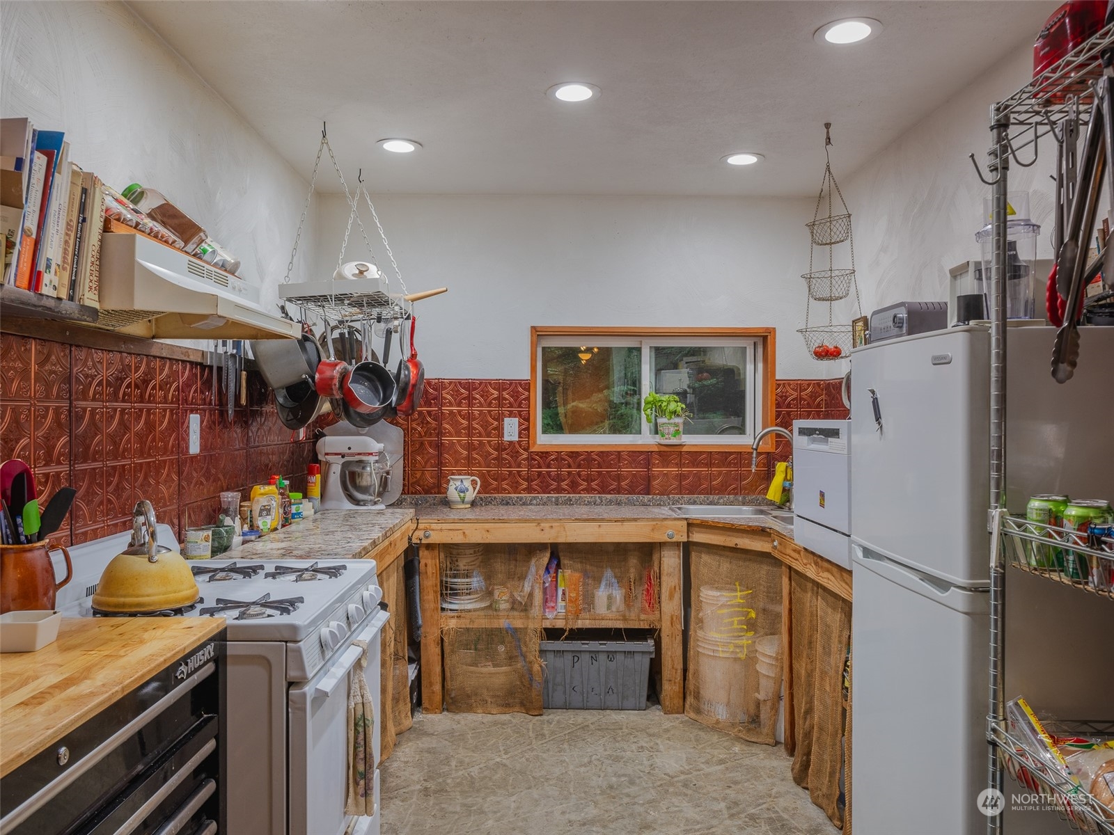 1395 Little Quil Road Quilcene, WA 98376 - Photo 17 of 39 a utility room with dryer and washer
