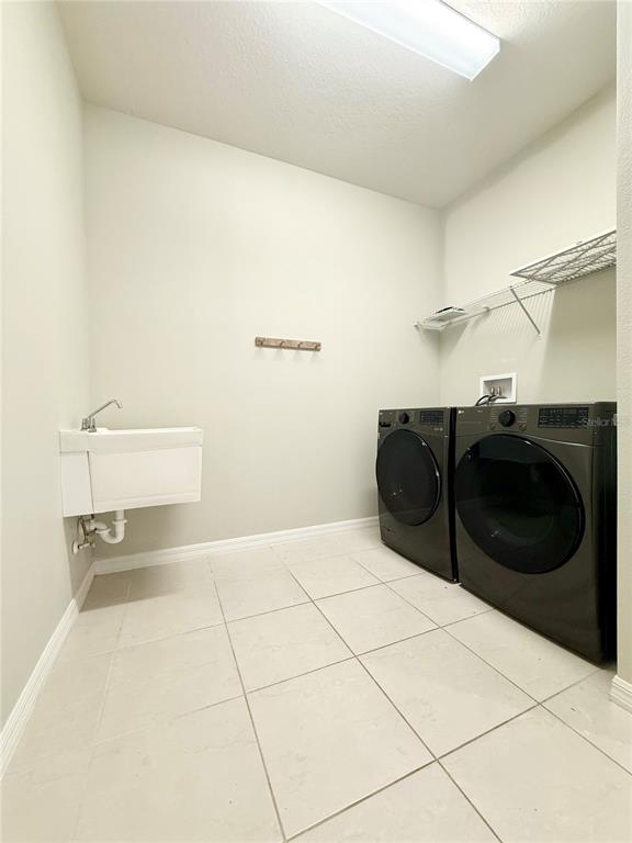 10843 Rolling Moss Road Tampa, FL 33647 - Photo 5 of 20