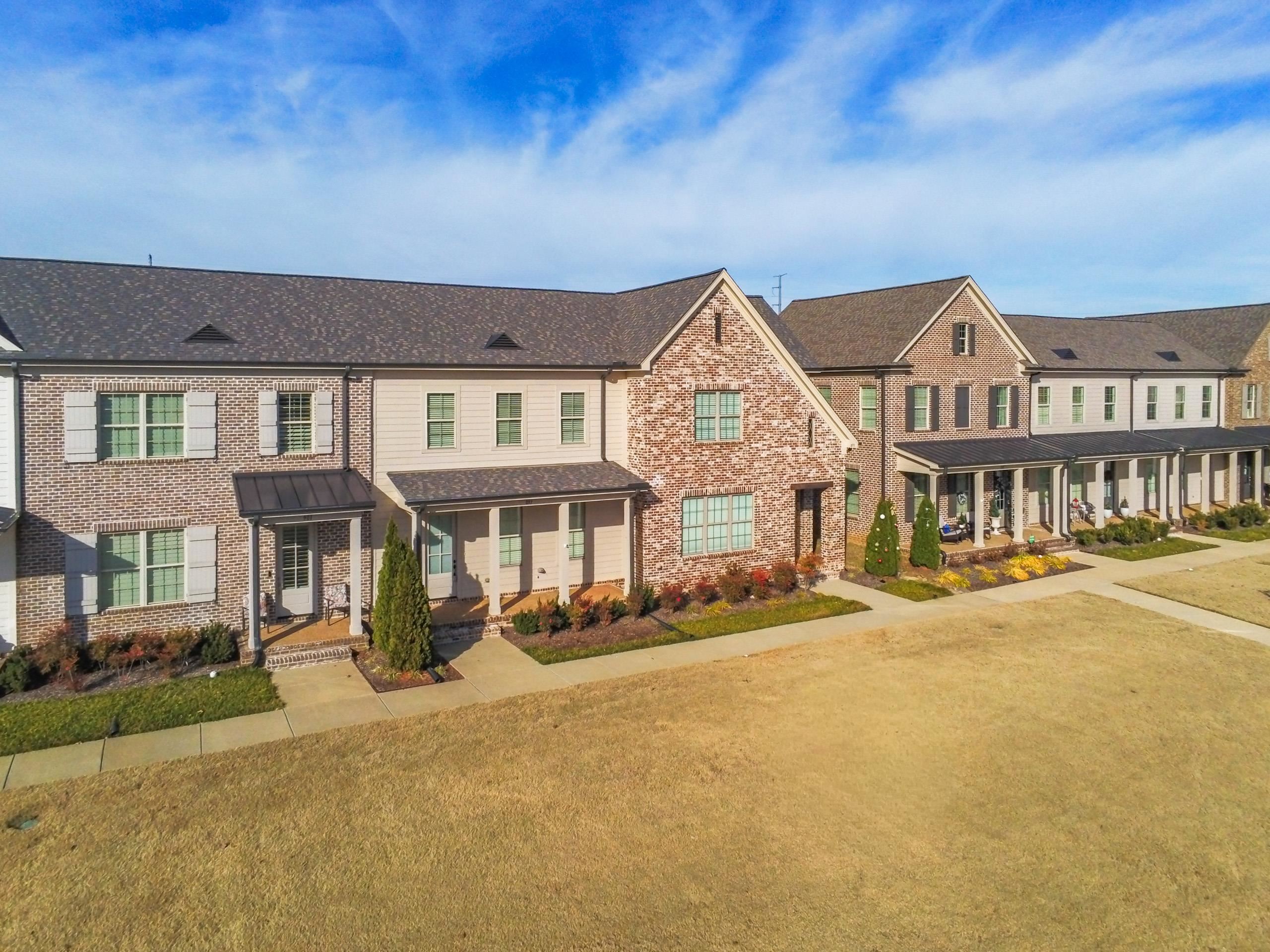897 Ufton Alley Collierville, TN 38017 - Photo 3 of 32 a front view of a house with a yard