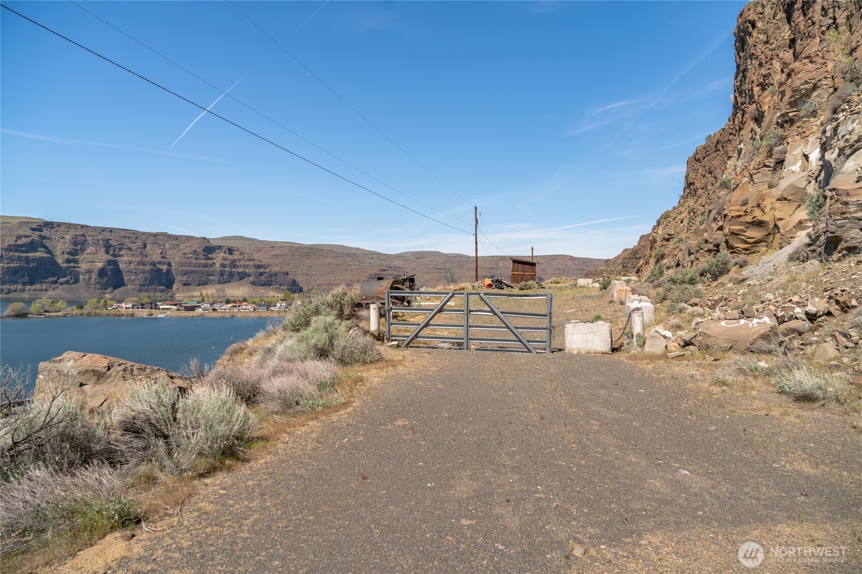 1422 Sunland Road Quincy, WA 98848 - Photo 11 of 34 a view of a house with a yard