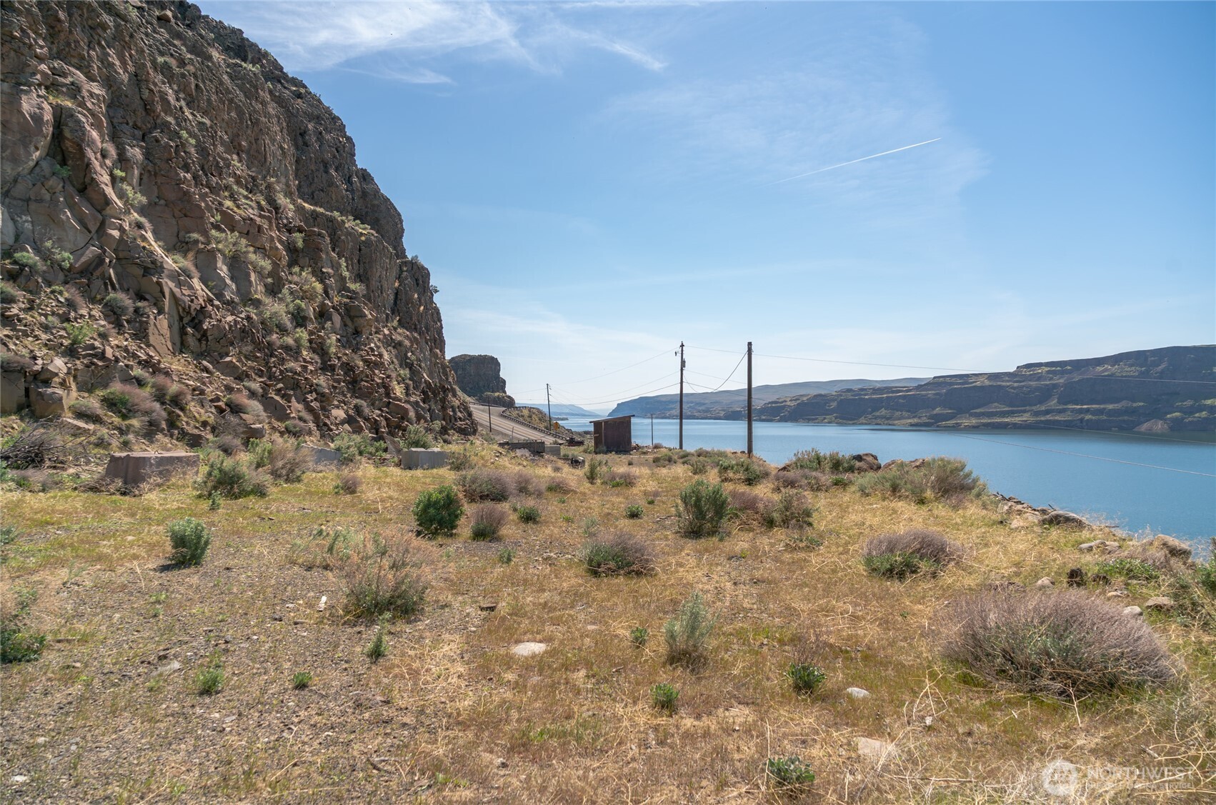 1422 Sunland Road Quincy, WA 98848 - Photo 16 of 34 a view of a dry yard with wooden fence
