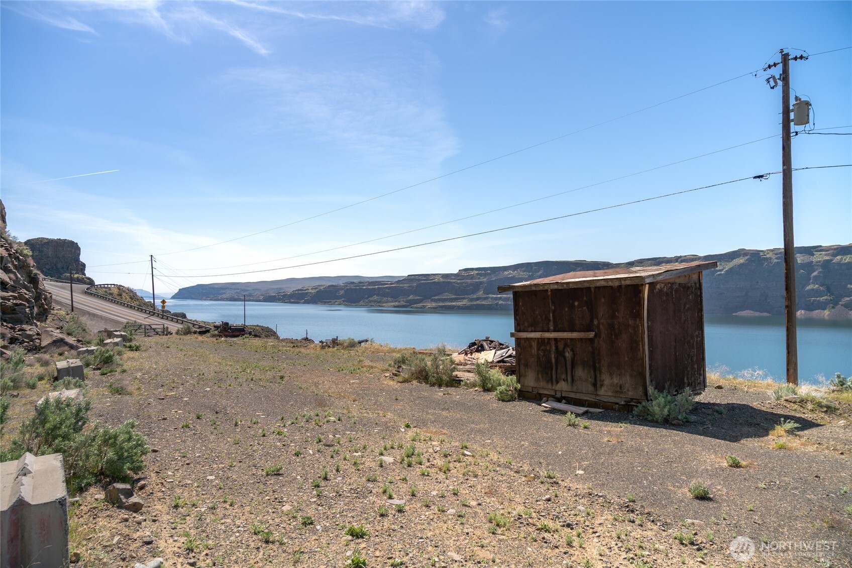 1422 Sunland Road Quincy, WA 98848 - Photo 18 of 34 a view of a dry yard with wooden fence