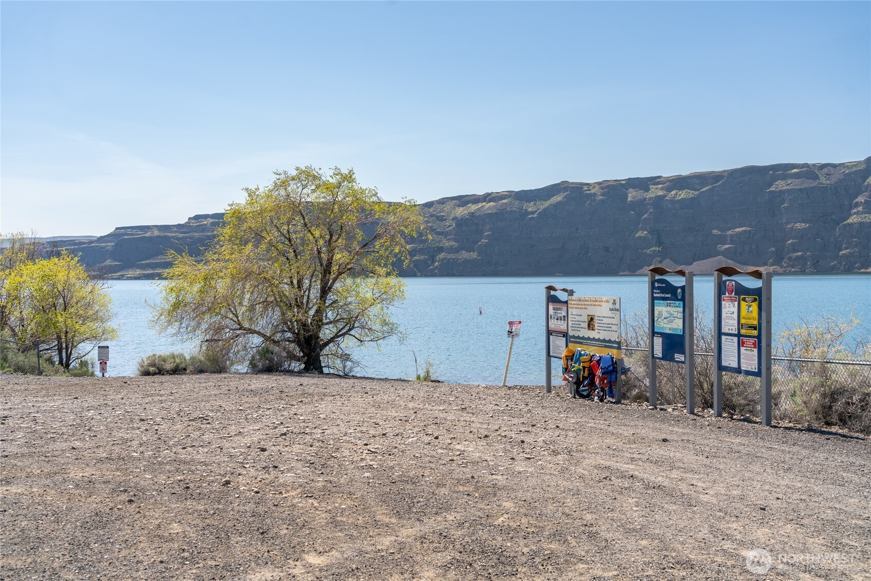 1422 Sunland Road Quincy, WA 98848 - Photo 27 of 34 a view of a road with a flat screen tv
