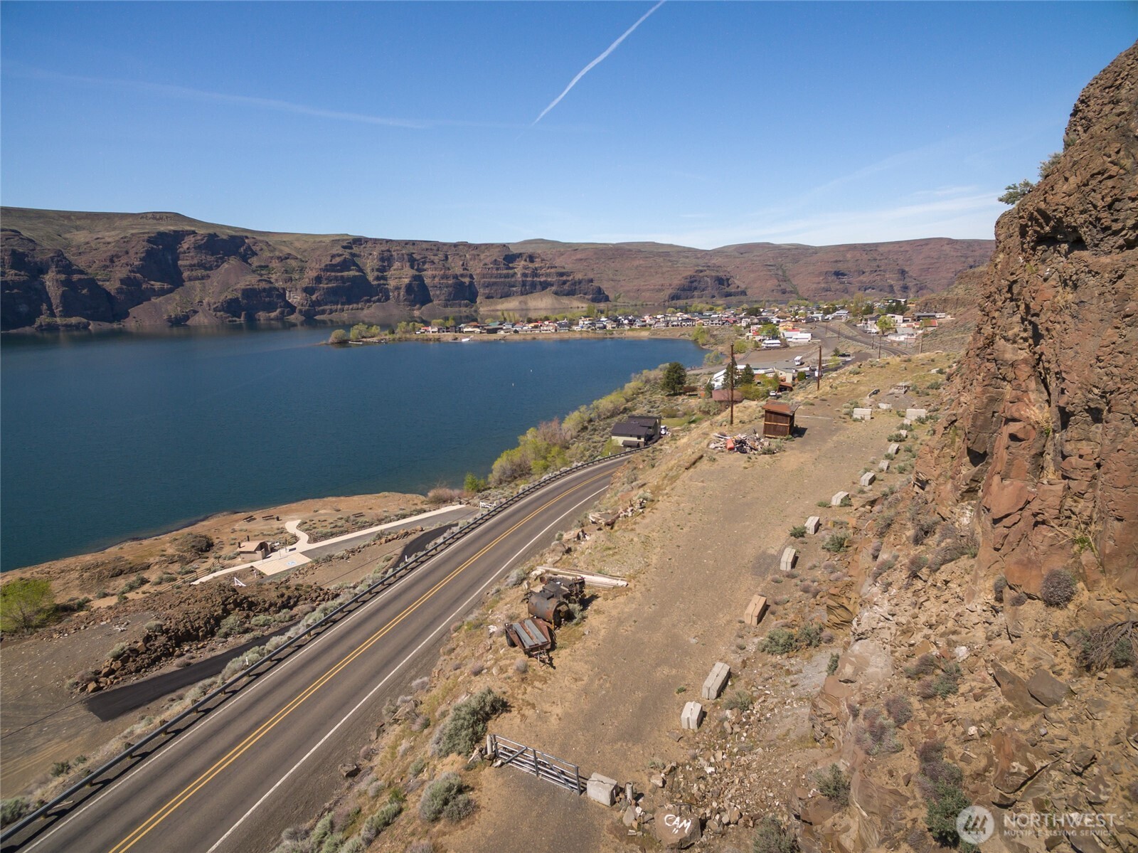 1422 Sunland Road Quincy, WA 98848 - Photo 3 of 34 a view of a lake