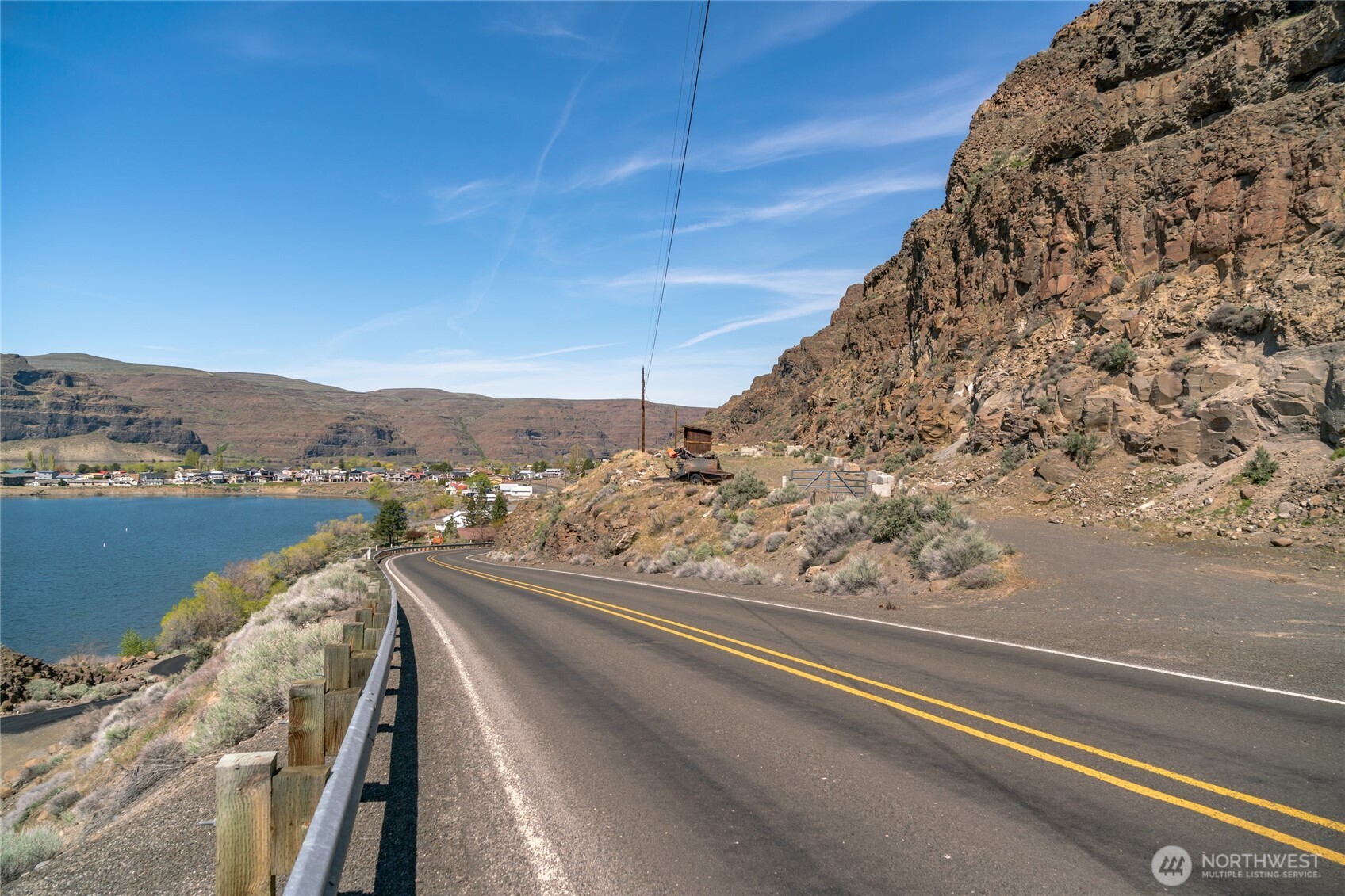 1422 Sunland Road Quincy, WA 98848 - Photo 4 of 34 a view of a balcony with an outdoor space